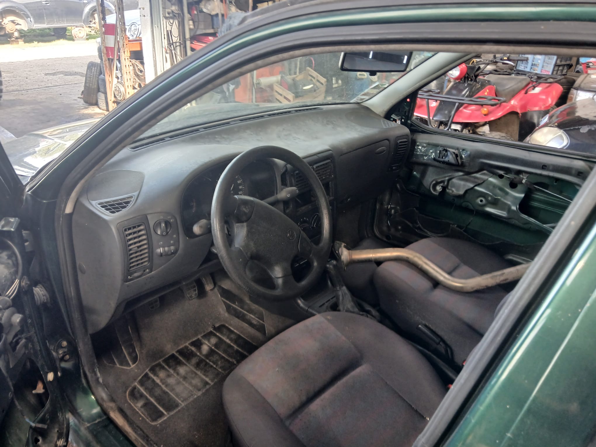 VOLKSWAGEN POLO III 1.9D 64CV PH2 DE 1999 – Image 6
